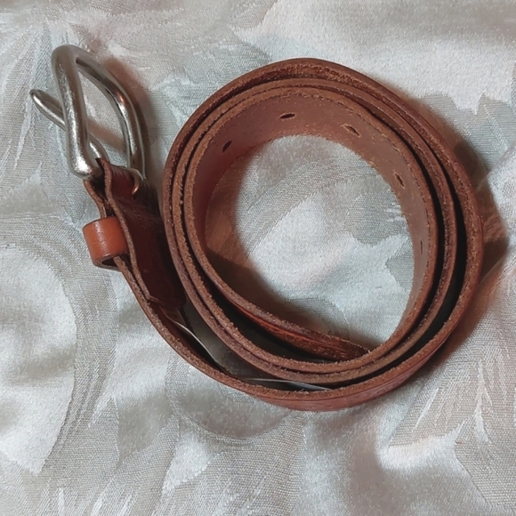 Gorgeous Tooled Leather Belt▪︎Antiqued Silver Buckle - Picture 11 of 14